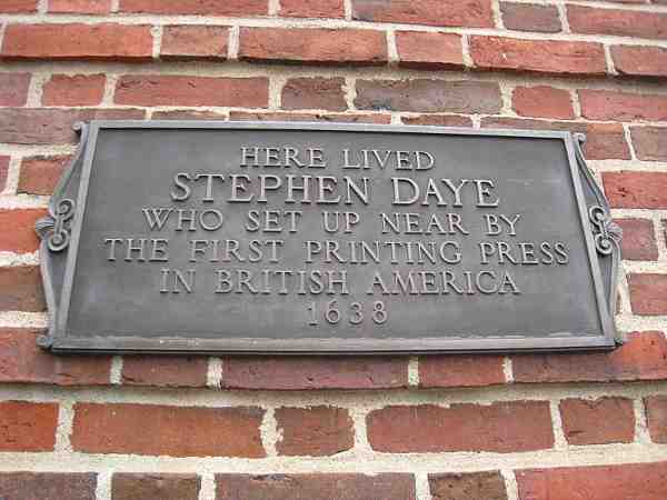 Placa en honor a Stephen Daye, Dunster Street, Cambridge, Massachusetts, USA. Foto: Daderot, Wikipedia Commons